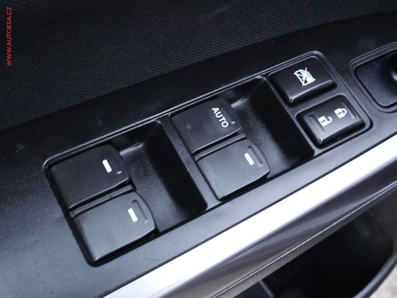Suzuki Vitara (2023) 1.5BJet, AT, LED, kamera - fotka 17 z 18