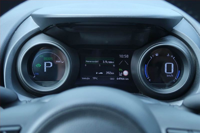 Toyota Yaris (2023) 1.5 VVT-i Hybrid, Automat - fotka 11 z 20