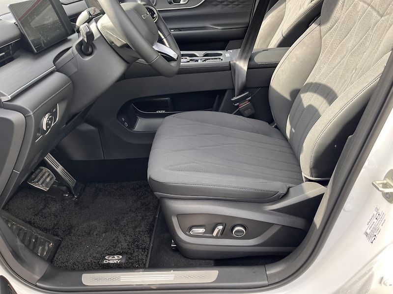 Chery Tiggo 8 (2026) 1,6 ICE UNIQUE demo vůz - fotka 13 z 37