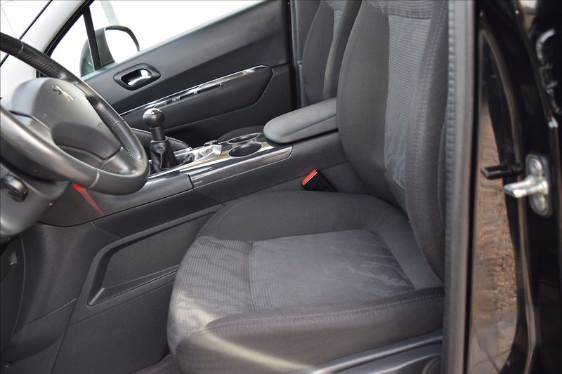 Peugeot 3008 1,6 i 88KW ALU NAVI PANORAMA - fotka 22 z 50