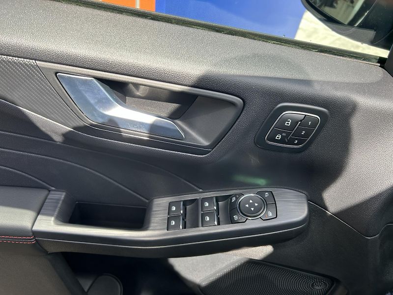 Ford Kuga 1,5 EcoBoost 110kW ST-LINE X - fotka 15 z 36