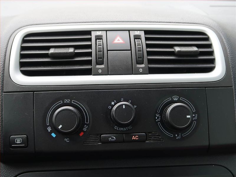 Škoda Fabia (2008) Ambiente 1.4 16V - fotka 14 z 15