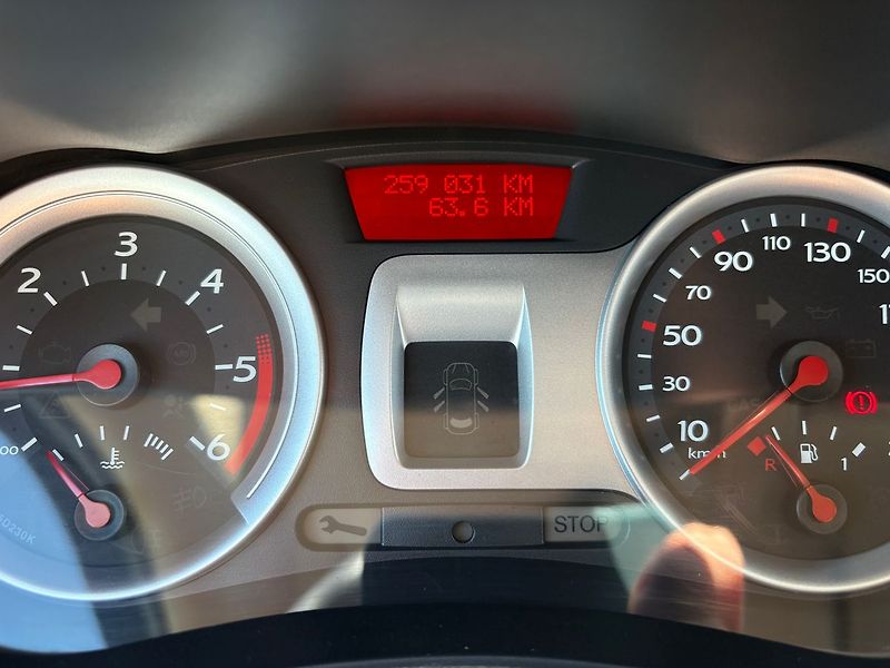 Renault Clio 1.5 dCi, 63kW, Klima - fotka 9 z 16