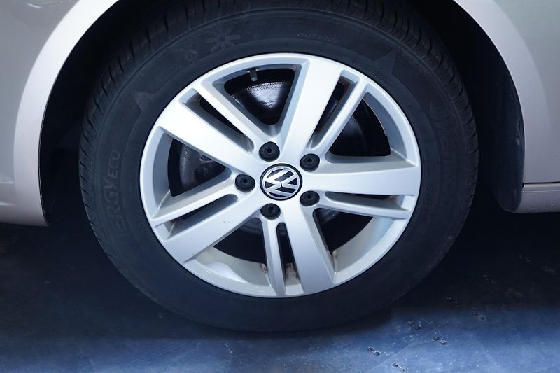 Volkswagen Touran - fotka 10 z 24