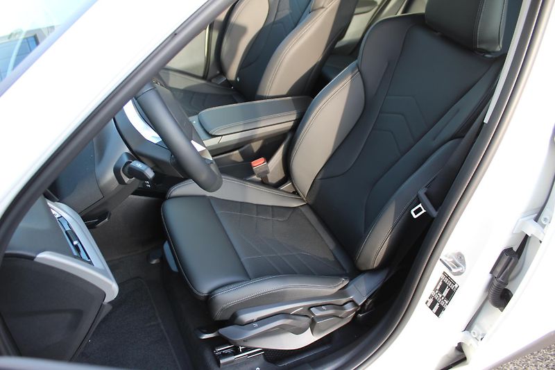 BMW X1 sDrive18i - fotka 9 z 15