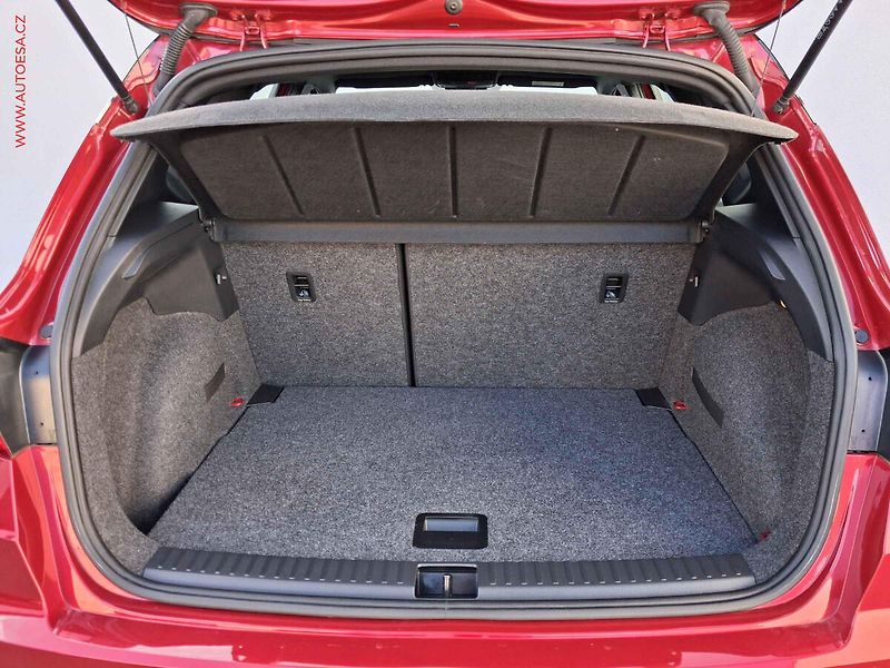 Seat Arona (2023) 1.0 TSi, FR, LED, kamera - fotka 7 z 19