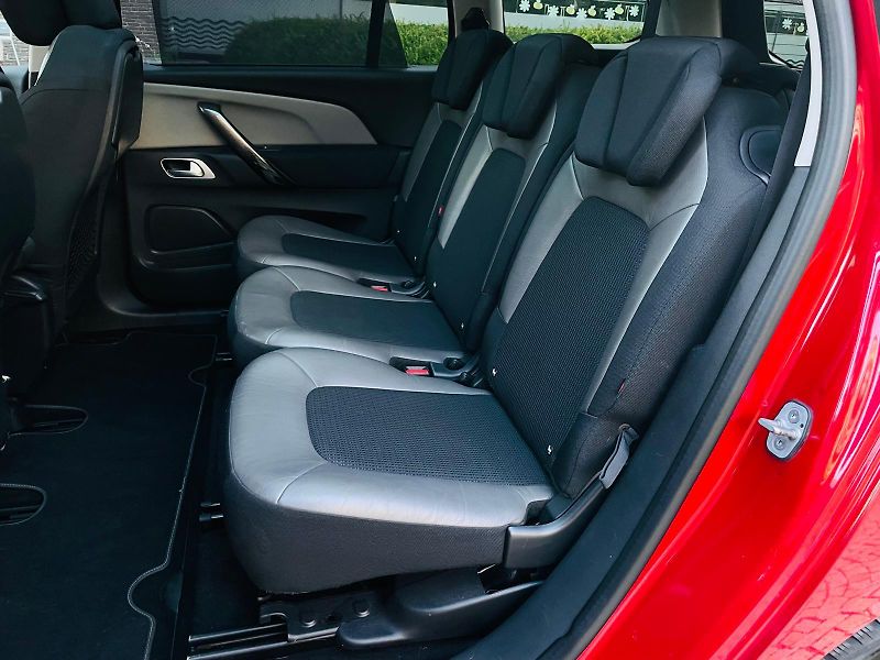 Citroën Grand C4 Picasso 2.0HDi MAN 7MÍST KAMERY TAŽNÉ - fotka 33 z 60