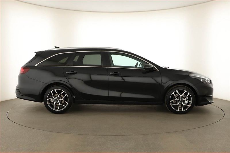 Kia Ceed (2025) 1.5 T-GDI, Navigace - fotka 6 z 17