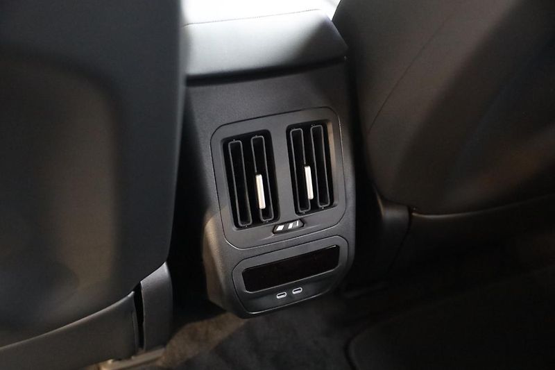 BMW Řada 3 i3 50 xDrive - fotka 15 z 17