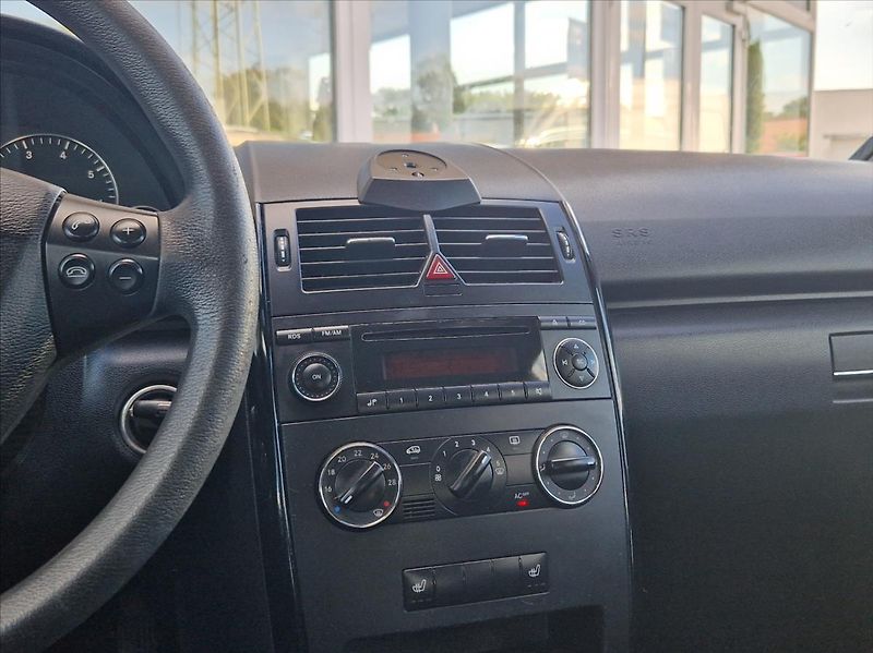 Mercedes-Benz Třídy A 1,7 i 85kW AC VÝHŘEV NOVÁ STK - fotka 21 z 27
