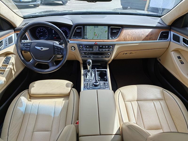 Hyundai Genesis V6 GDi 3,8 HTrac CZ,1 maj - fotka 24 z 37