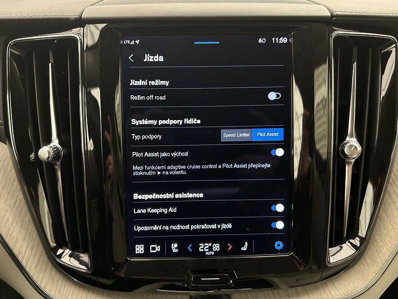 Volvo XC60 2.0 B5 4x4 INSCRIPTION - fotka 19 z 26