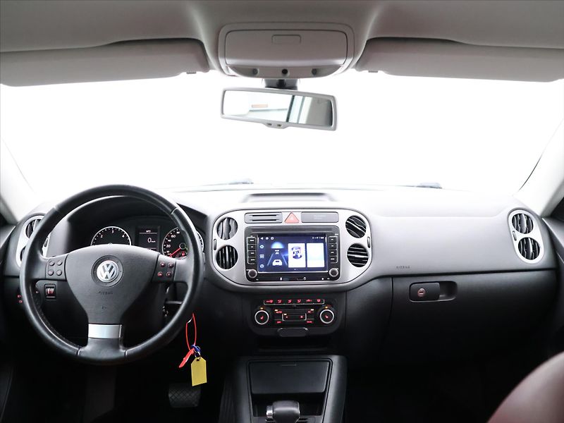 Volkswagen Tiguan 2,0 103KW KŮŽE DSG 4MOTION ALU - fotka 20 z 28