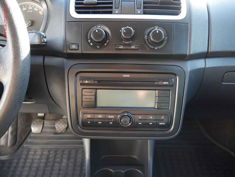 Škoda Fabia (2010) 1.2 12V, ČR, Ambition Plus - fotka 11 z 16