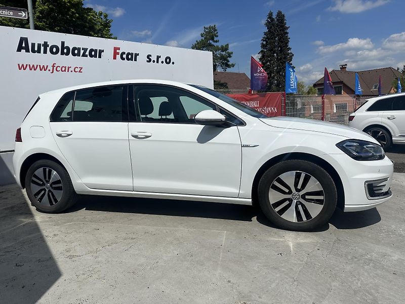 Volkswagen e-Golf (2020) 100kW, rezervace - fotka 4 z 30