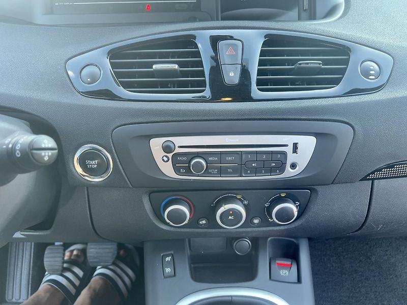 Renault Scénic 1.2TCE 85KW,KůŽE,NAVI,2xKOLA - fotka 38 z 44