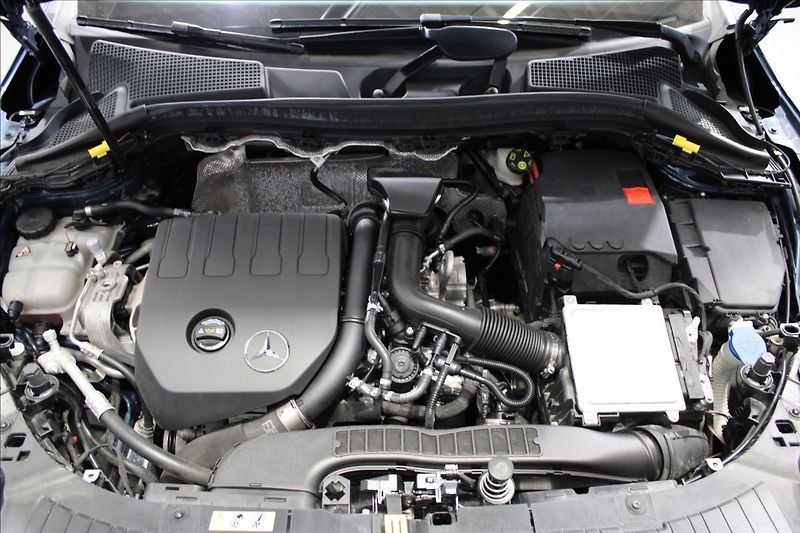 Mercedes-Benz GLA 1,3 200 1.majitel CZ zánovní - fotka 7 z 33
