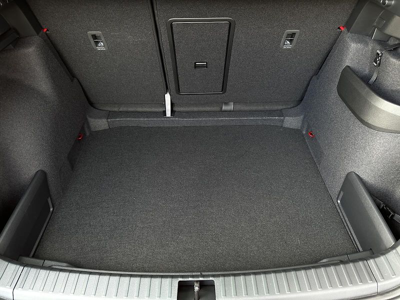Škoda Karoq 1.5TSi DSG 150PS Sportline Mat - fotka 45 z 48