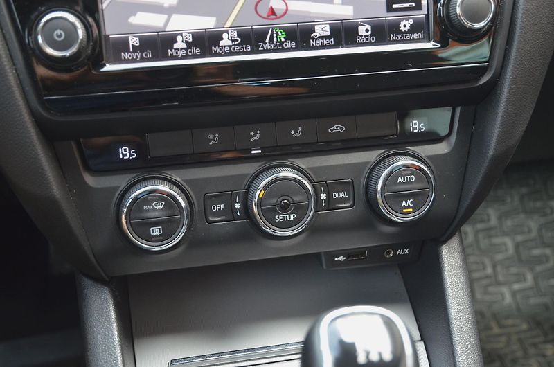 Škoda Octavia (2014) 1.6 TDi 81kW AMB XENON TAŽNÉ - fotka 29 z 36
