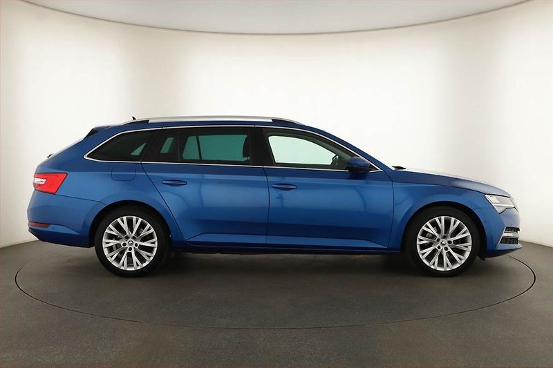 Škoda Superb (2022) Style iV 1.4 TSI PHEV - fotka 6 z 19