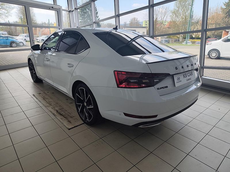 Škoda Superb (2023) 2.0TDi 110kW Sportline DSG - fotka 2 z 25