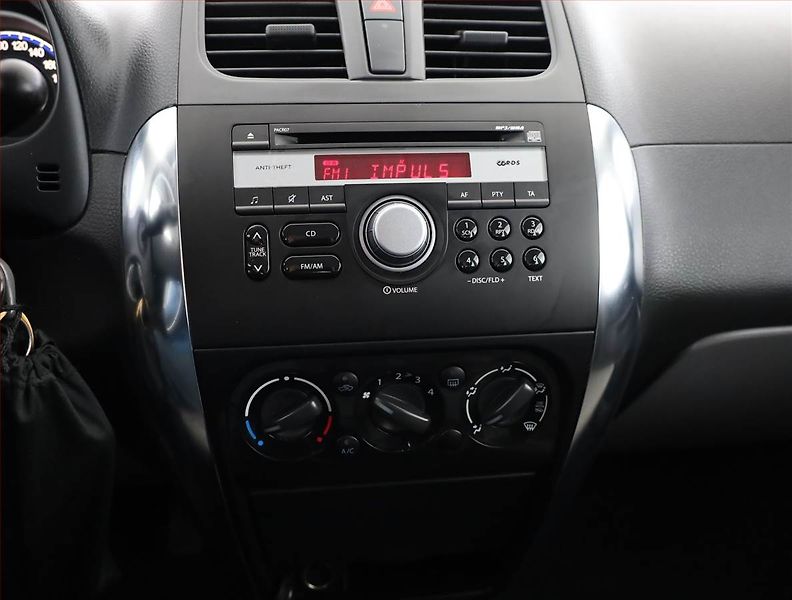 Suzuki SX4 (2015) 1.6 VVT, 4X4, ČR,1.maj - fotka 10 z 15