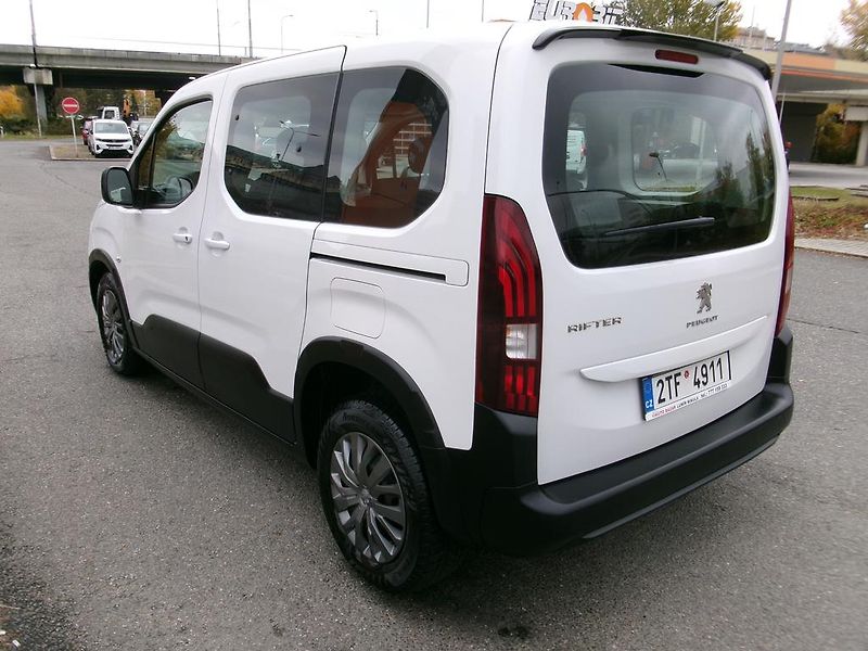 Peugeot Rifter (2022) 1.2i KOUPENO ČR,1.MAJITEL - fotka 3 z 16