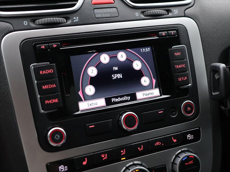 Volkswagen Scirocco 2,0 TDI 103kW Match Xenon Navi - fotka 18 z 28