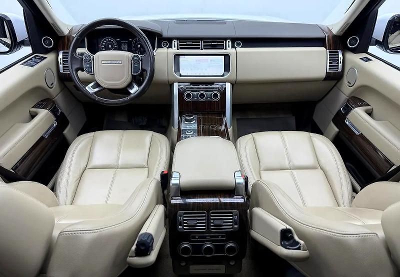 Land Rover Range Rover (2017) Luxusní terénní SUV - fotka 12 z 12