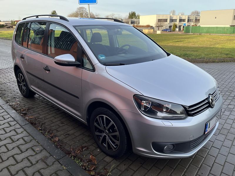 Volkswagen Touran 1.6 TDi DSG Serviska - fotka 4 z 37
