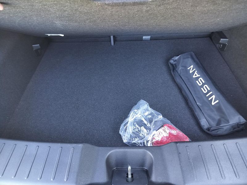 Nissan Juke 1.6 Hybrid - fotka 25 z 29