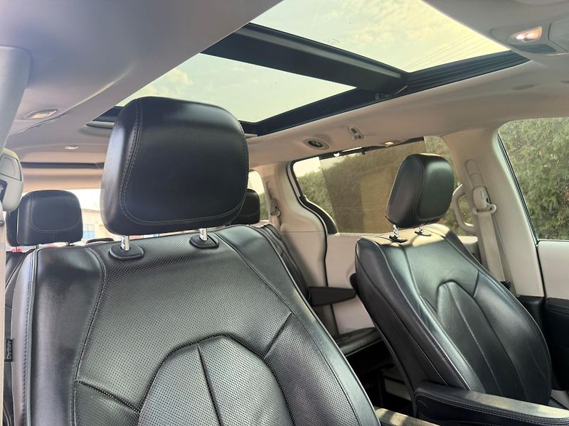 Chrysler Pacifica (2018) 3,6 RU Panorama Limited 2018 - fotka 13 z 20