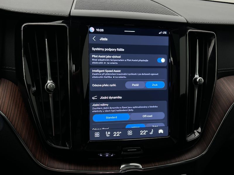 Volvo XC60 B5 AWD ULTIMATE DARK AUT  - fotka 38 z 47