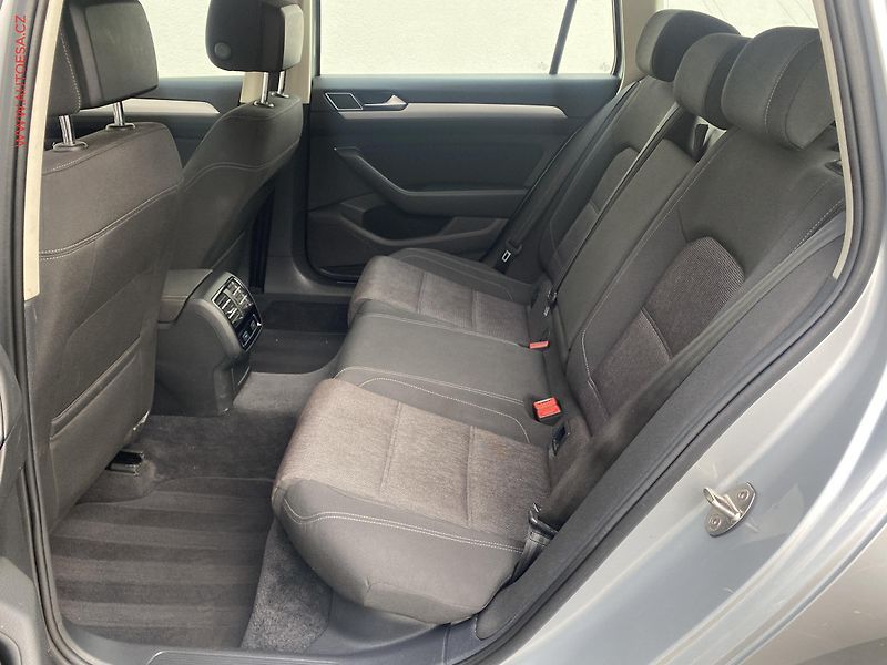 Volkswagen Passat (2016) 1.6 TDi, DSG, navi, AC - fotka 10 z 19