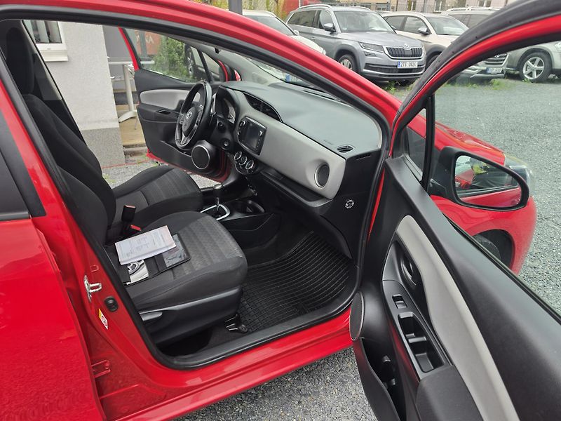 Toyota Yaris 1.3 VVTI Automat  - fotka 14 z 15
