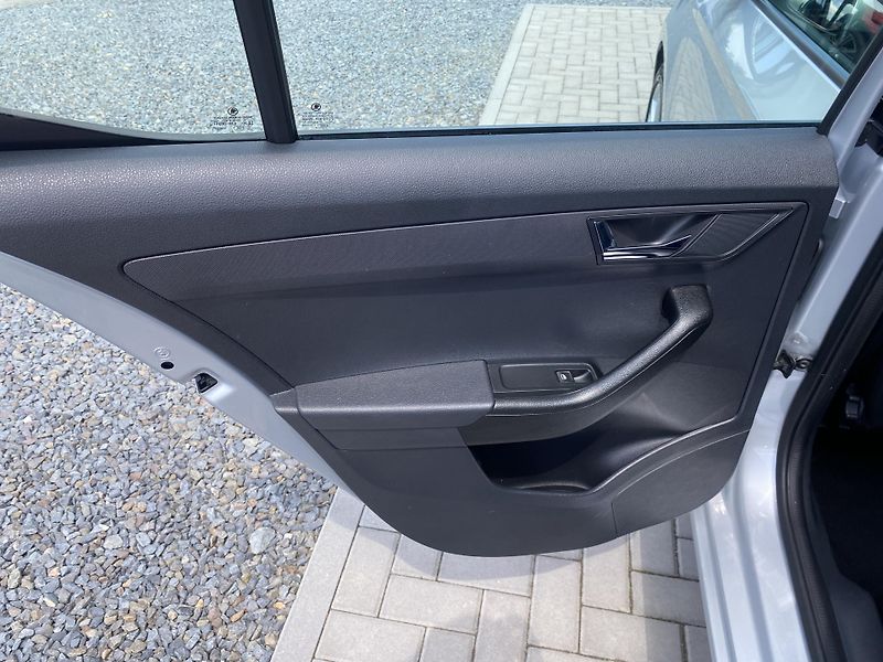 Škoda Fabia 1.2 TSI 66kW - ALU - PDC - fotka 26 z 41