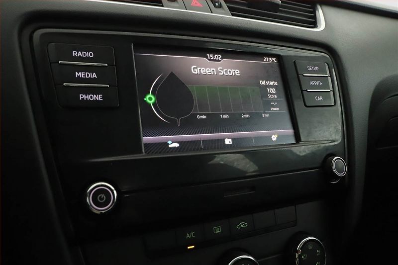 Škoda Octavia (2019) 1.6 TDI, Tempomat - fotka 14 z 16