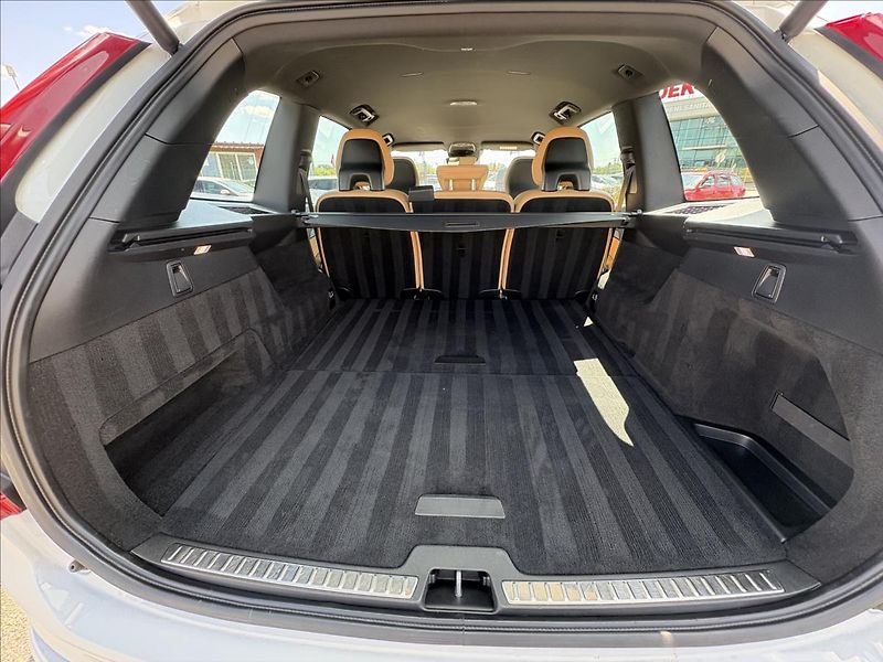 Volvo XC90 2,0 D5 173kW,Led,Kůže,ACC,1Maj - fotka 32 z 41