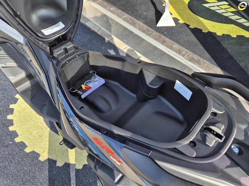 Aprilia SR GT 125 (2026) E5+ - AKČNÍ CENA - fotka 37 z 41