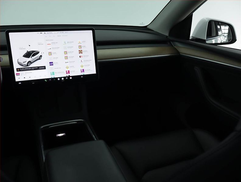 Tesla Model Y (2021) Long Range AWD 75kWh, SoH 91% - fotka 8 z 22