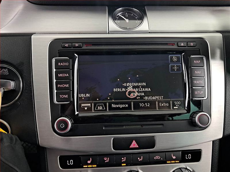 Volkswagen Passat (2012) 2.0 TDI, Automat, Navi - fotka 16 z 20