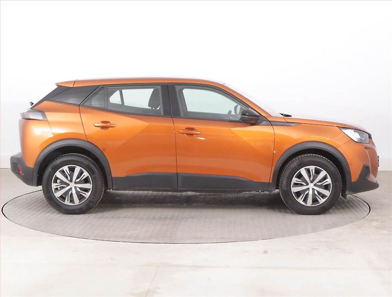 Peugeot 2008 (2022) Active 1.2 PureTech - fotka 6 z 15