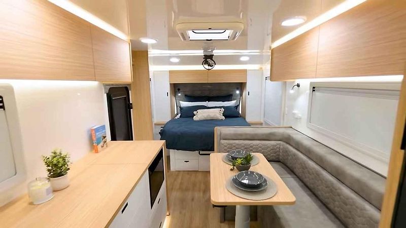 Karavan Vacationer Caravans Enduro X kombinuje luxus, prostor pro rodiny i schopnost zvládnout náročný terén.