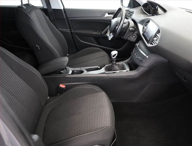 Peugeot 308 (2017) 1.2 PureTech, Serv.kniha - fotka 7 z 17