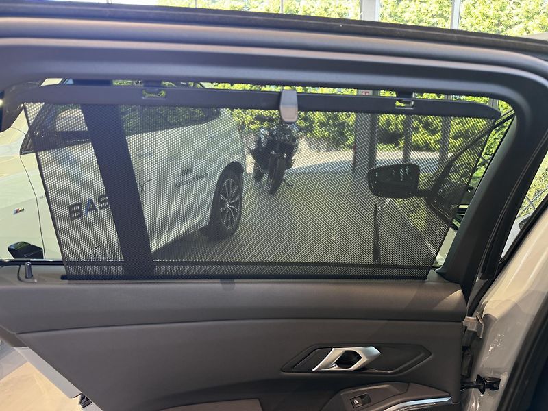 BMW Řada 3 320d xDrive Touring M-Sport - fotka 9 z 22