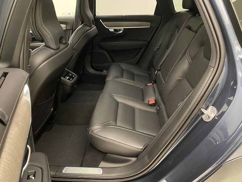 Volvo V90 CC B6 AWD BRIGHT PLUS AUT CZ - fotka 5 z 63