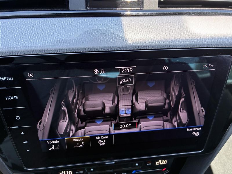 Volkswagen Passat 2,0 KAMERA 360,KEYLESS,VIRTUAL - fotka 25 z 31