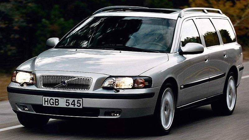 Volvo V70 ve formě tanku.