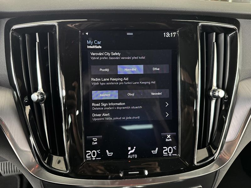 Volvo V60 D3 AUT*110kW*LED*KeyLess*DPH - fotka 21 z 34