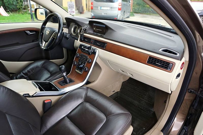Volvo XC70 (2011) SUMMUM 2,4 D5 158 kW - fotka 17 z 47